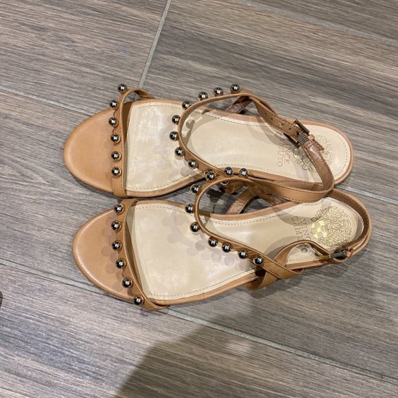 Vince Camuto Women Beige Gold Flat Sandals Size 8 - Picture 3 of 5